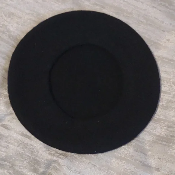 Beret - Picture 2 of 2